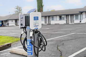 Electric vehicle charging station