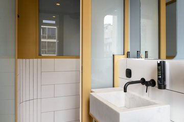 Bathroom sink