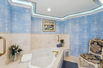Jetted tub
