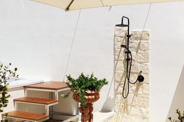 Private spa tub
