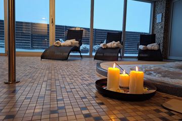 Indoor spa tub