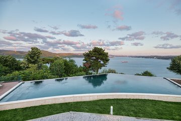 Infinity pool