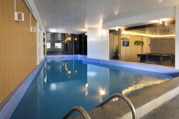 Indoor/outdoor pool