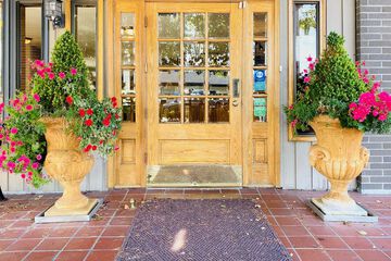 Coachman Inn & Suites