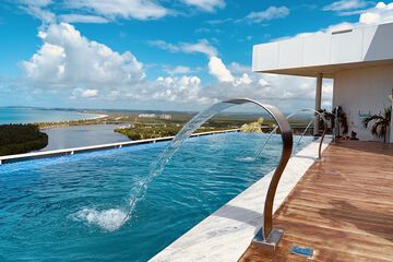 Pool waterfall