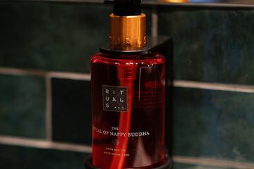 Bathroom amenities