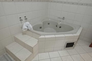Jetted tub