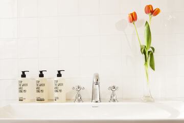 Bathroom amenities