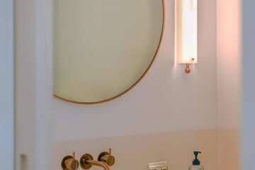 Bathroom sink