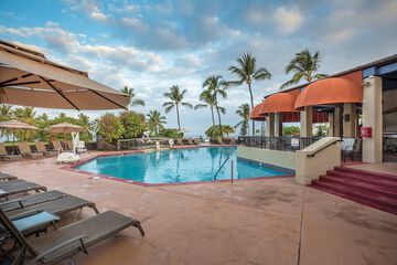 Indoor/outdoor pool