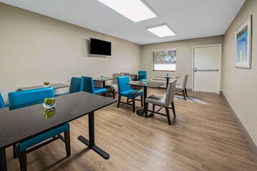 Breakfast/Coffee Service 66 of 70