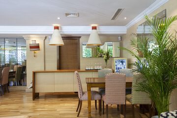 Lobby lounge