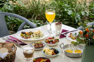 Breakfast meal