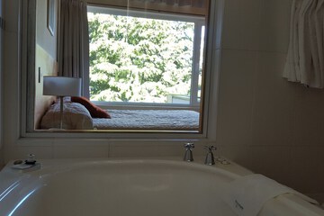 Jetted tub