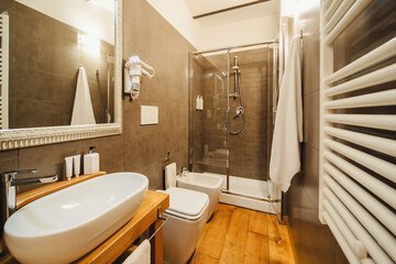 Bathroom shower