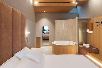 Private spa tub