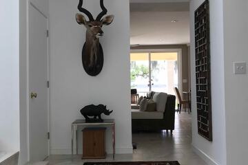 Ballroom/Hall 38 of 49