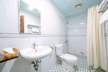 Bathroom sink