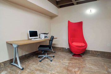 Business Center 43 of 62