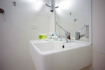 Bathroom sink