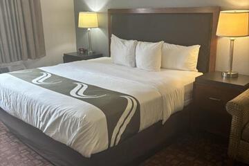 Spark by Hilton Lakewood Denver Southwest