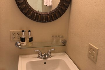 Bathroom sink