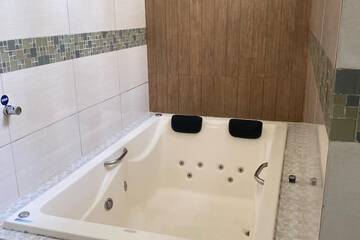 Jetted tub