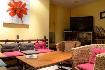 Lobby lounge