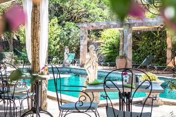 Poolside bar