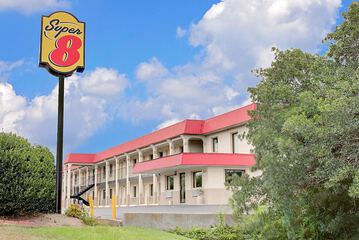 Super 8 by Wyndham Laurel