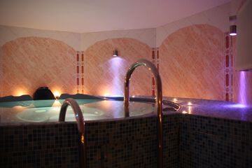 Indoor spa tub