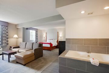 Deep soaking bathtub