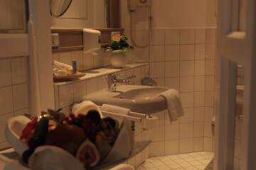 Bathroom sink