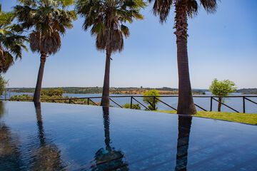 Infinity pool