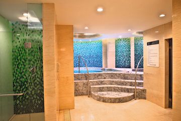 Indoor spa tub
