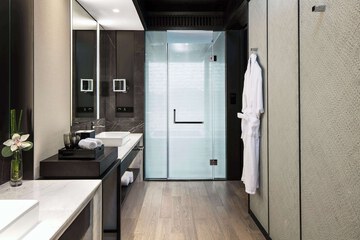 Bathroom shower