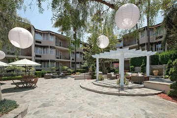 Belamar Hotel Manhattan Beach Tapestry Collection by Hilton