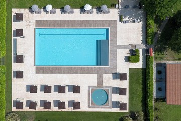 Infinity pool