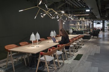 Lobby lounge