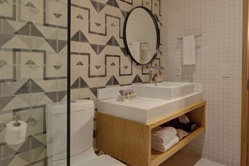 Bathroom shower