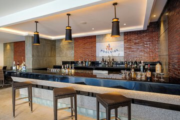 Poolside bar