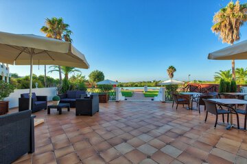Poolside bar