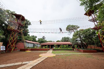 Ropes course (team building)