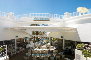Swim-up bar