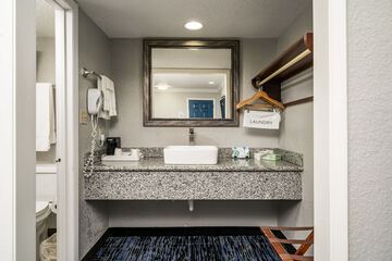 Bathroom sink
