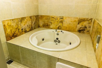 Private spa tub