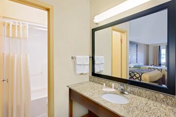 Room 9 of 18