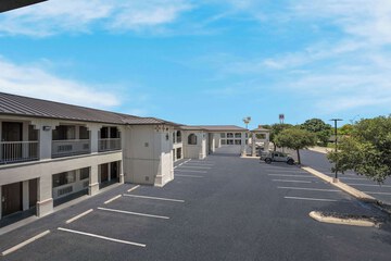 Motel 6 Junction TX