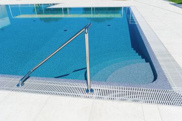Infinity pool