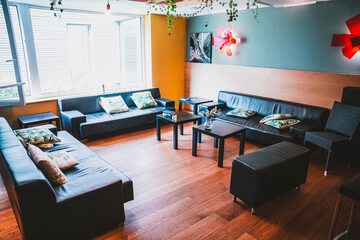 Lobby lounge